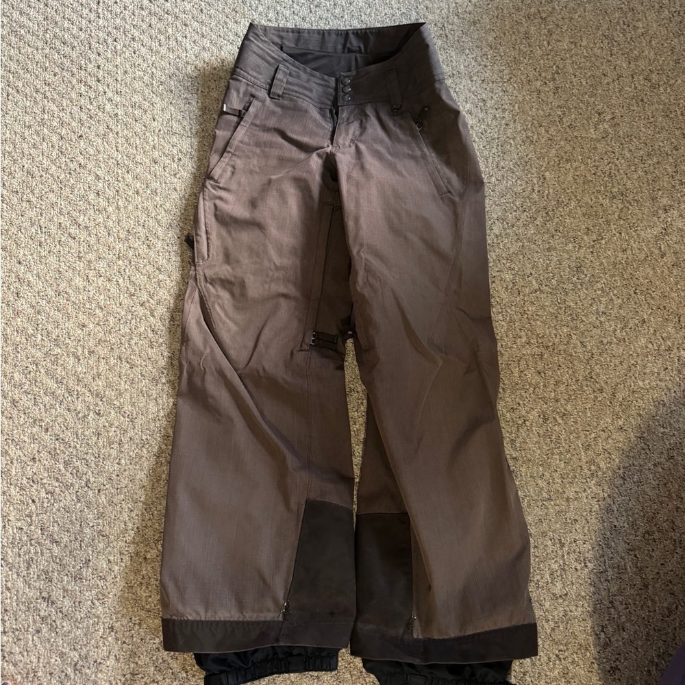 Women’s Patagonia snow pants